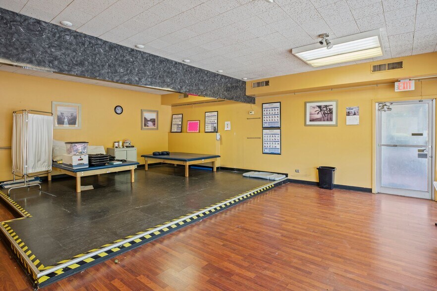More Photos Of 3326-3328 E Southcross Blvd, San Antonio Medical For Sale