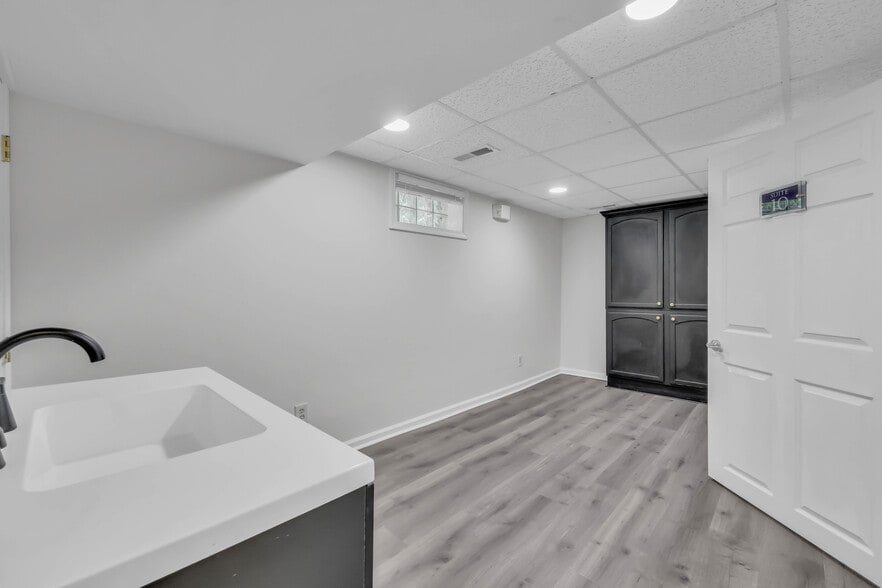 More Photos Of 1543 Madison St, Clarksville Specialty For Sale