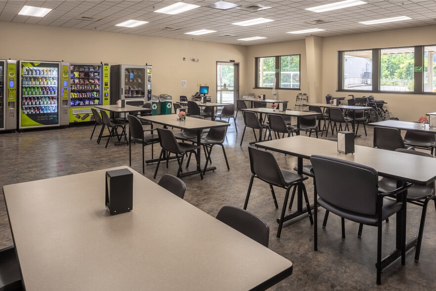 More Photos Of 172 Riverbend St, Waynesville Manufacturing For Lease