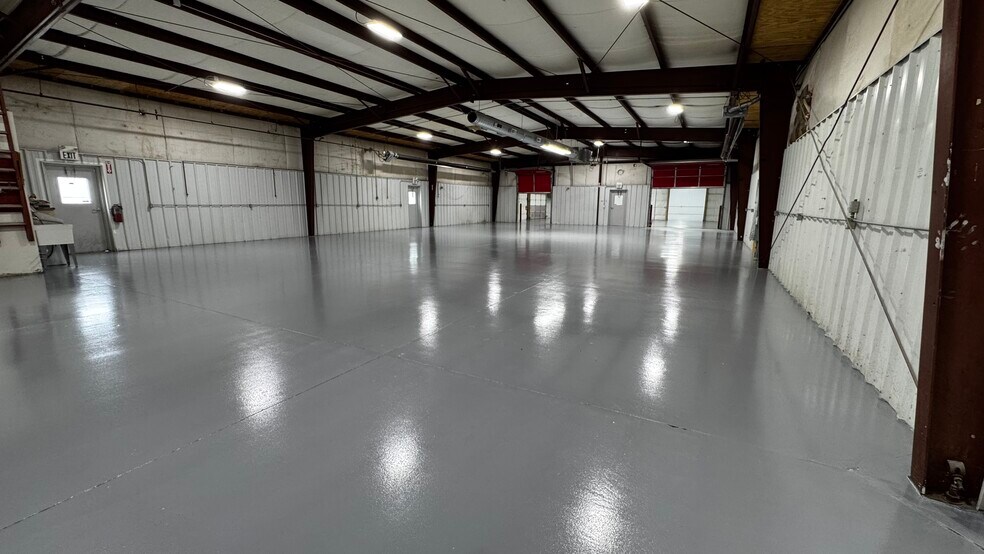 More Photos Of 1540 Genesis Dr, La Porte Service For Lease