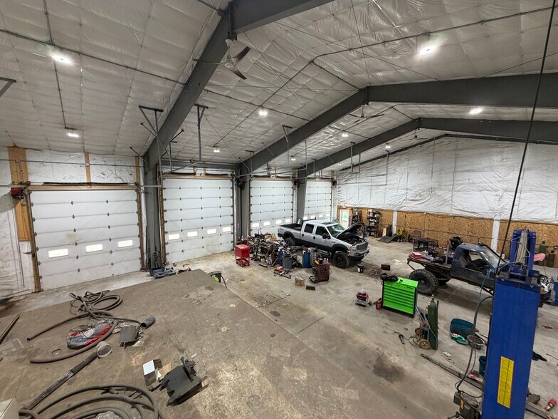 More Photos Of 237 N Bennington Rd, Bennington Flex For Sale