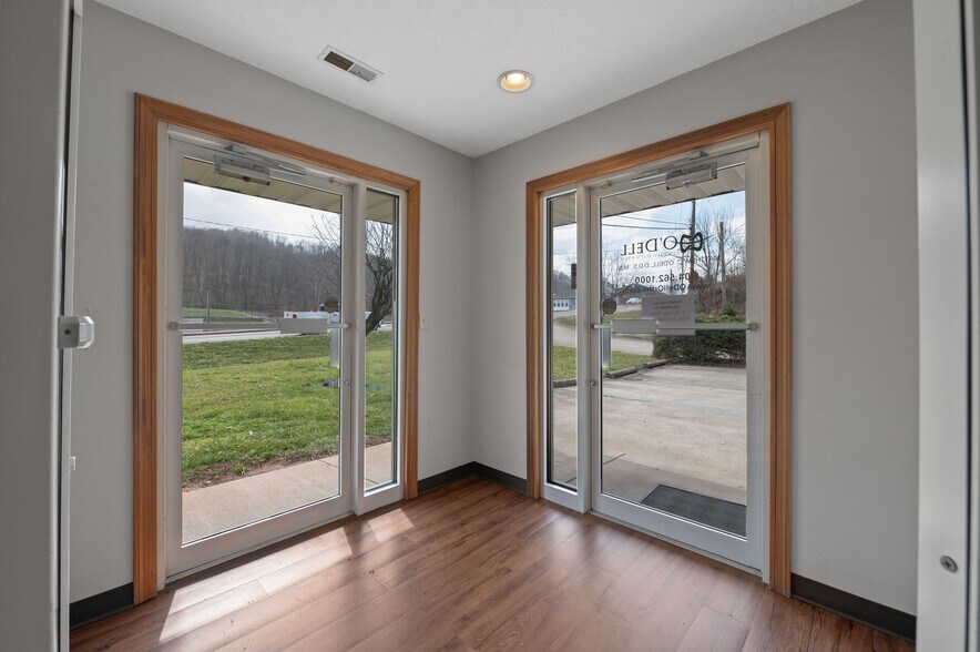 More Photos Of 3518 Teays Valley Rd, Hurricane Medical For Lease