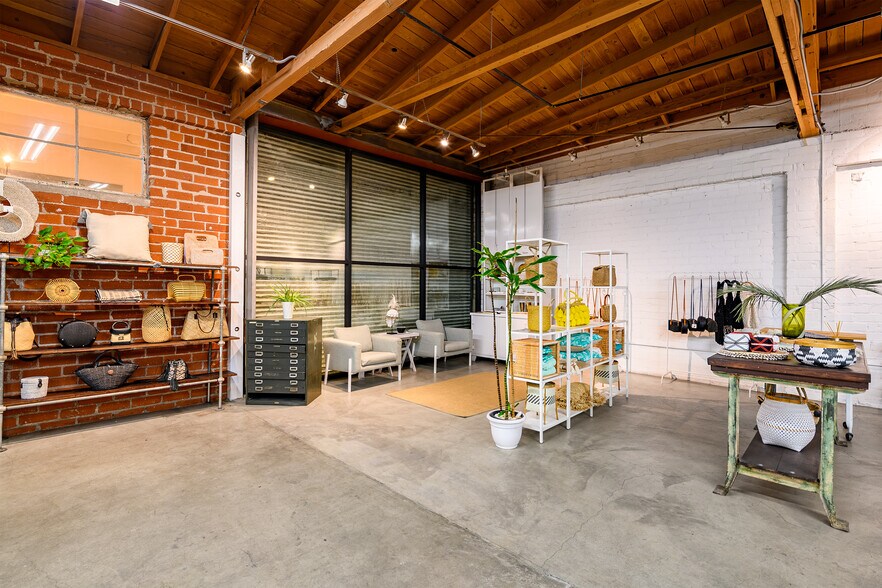 More Photos Of 1939 S Santa Fe Ave, Los Angeles Showroom For Lease