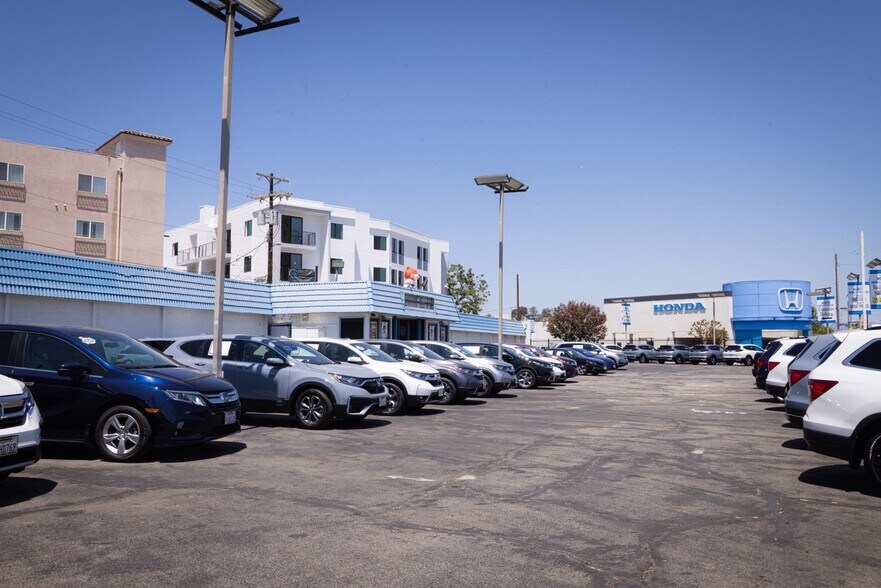 More Photos Of , North Hollywood General Retail For Sale