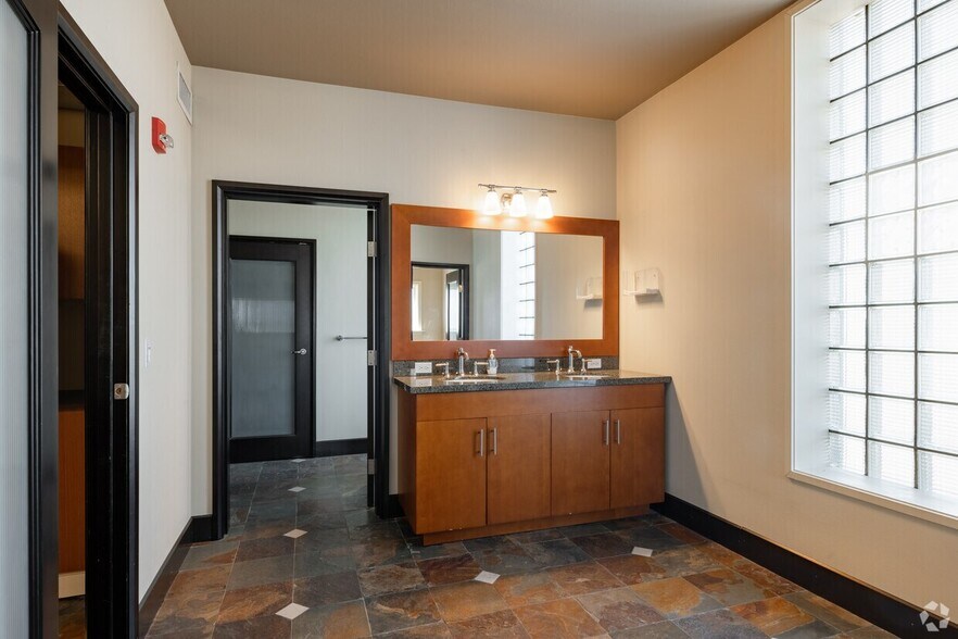 More Photos Of 4130 1st Ave S, Seattle Freestanding For Lease