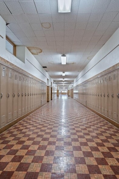 More Photos Of 650 S Irwin Ave, Green Bay Schools For Sale