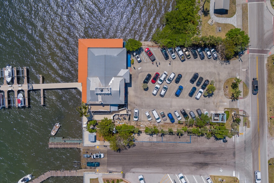 More Photos Of 806 Indian River Dr, Sebastian Marina For Sale