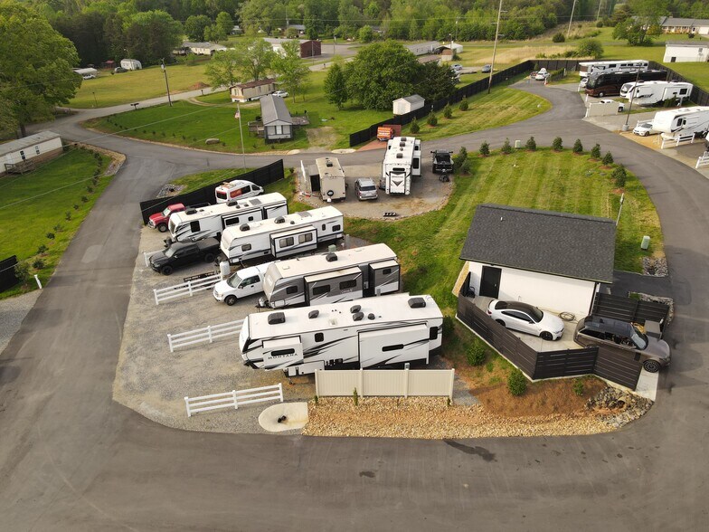More Photos Of 141 Dishman Ln, Statesville Trailer Camper Park For Sale