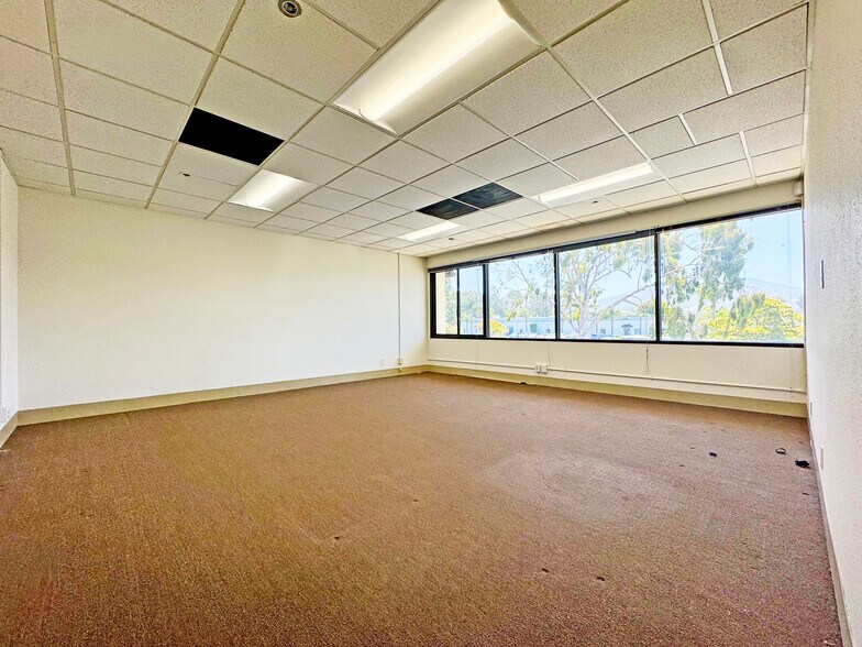 More Photos Of 1025 Cindy Ln, Carpinteria Warehouse For Sale