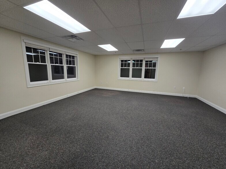 More Photos Of 68 Evergreen St, Kingston Medical For Lease