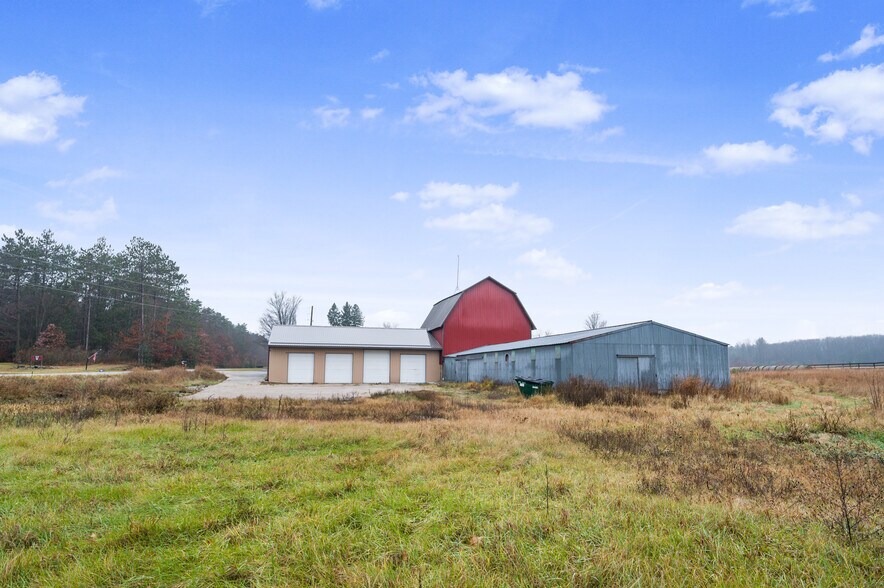 More Photos Of 11406 E 8th St, Reed City Office For Sale
