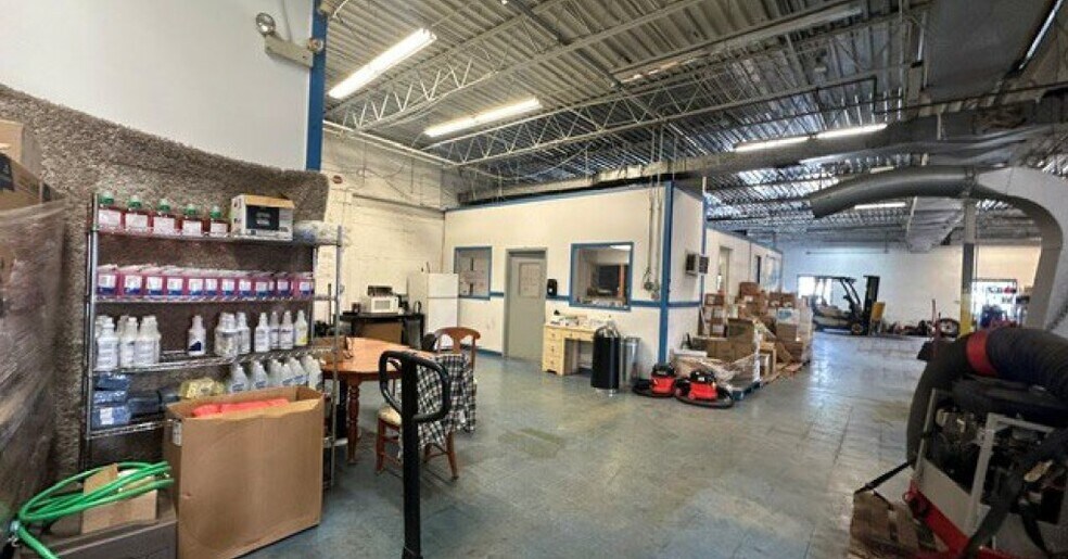 More Photos Of 72 Milbar Blvd, Farmingdale Warehouse For Lease