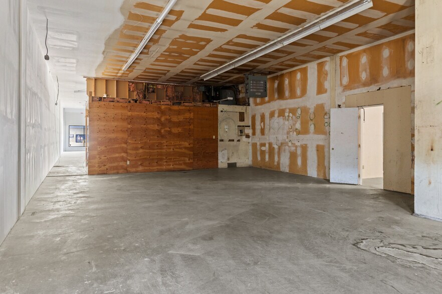 More Photos Of 4216 25 Av, Vernon Industrial For Lease