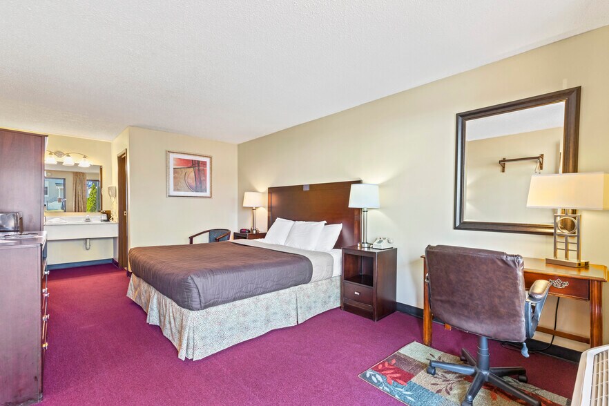 More Photos Of 30 Colonial Ave, Colonial Beach Hotel For Sale