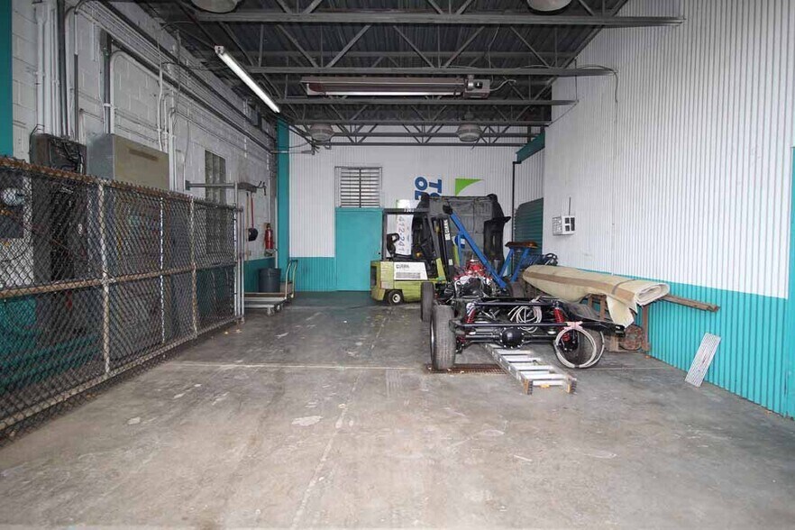 More Photos Of 8030 Bennett St, Pittsburgh Self Storage For Sale