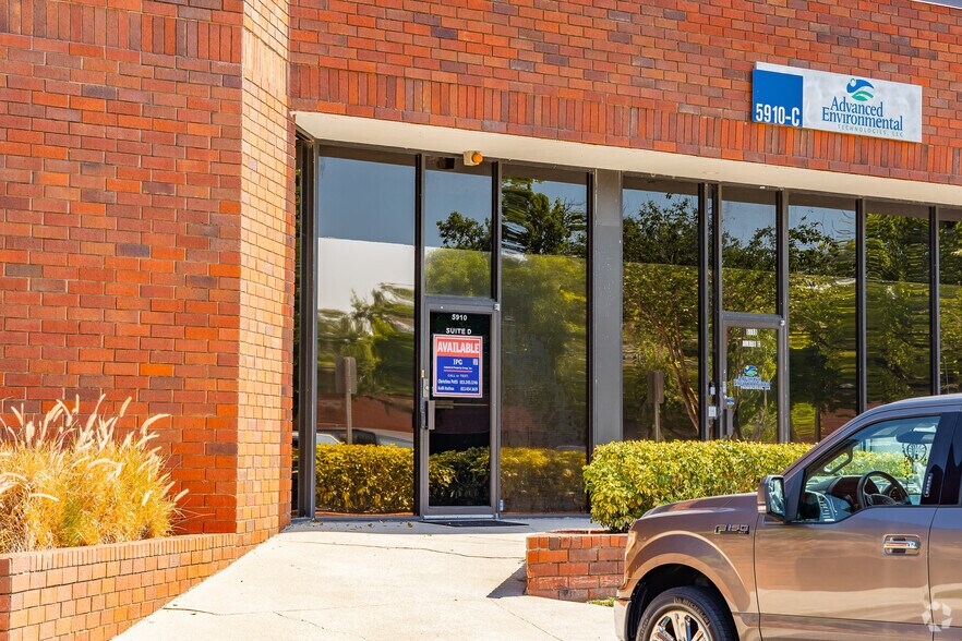 More Photos Of 5802 Breckenridge Pky, Tampa Light Distribution For Lease