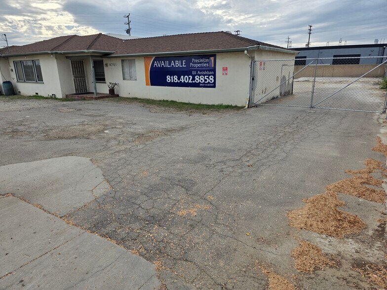 More Photos Of 8761 Amigo Ave, Northridge Warehouse For Lease