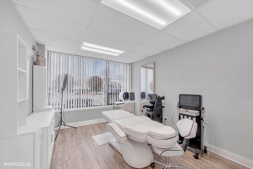More Photos Of 5097 N Elston Ave, Chicago Medical For Sale