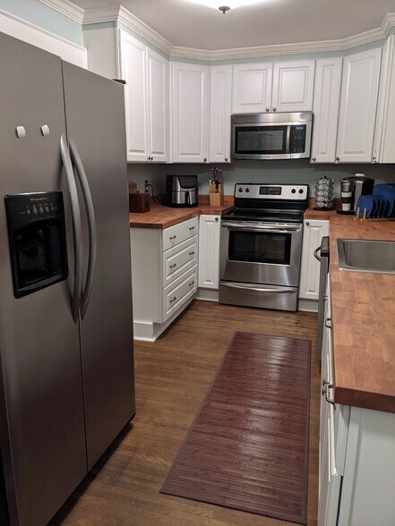 More Photos Of 4033 W Tyvola Rd, Charlotte Specialty For Sale