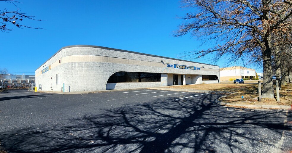 More Photos Of 70 Air Park Dr, Ronkonkoma Manufacturing For Lease