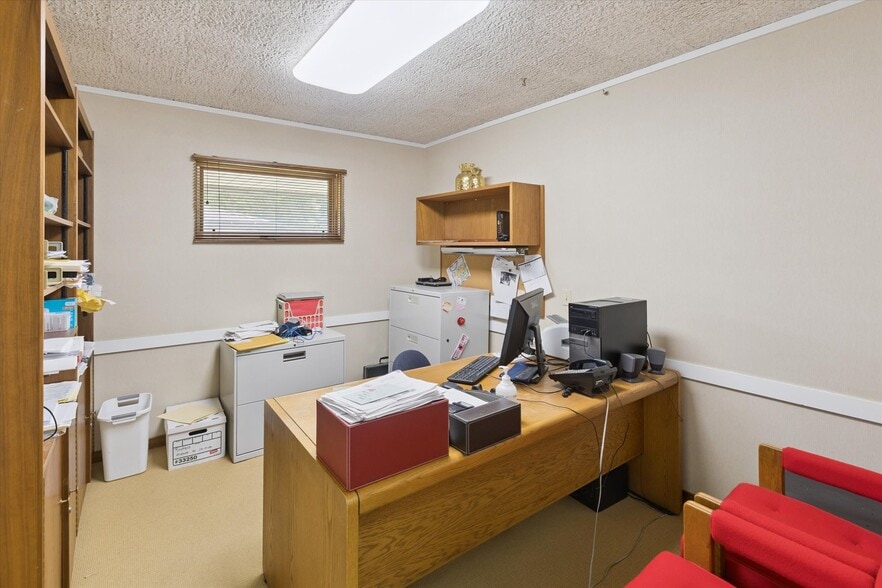 More Photos Of 1003 Mulholland St, Bay City Office For Sale