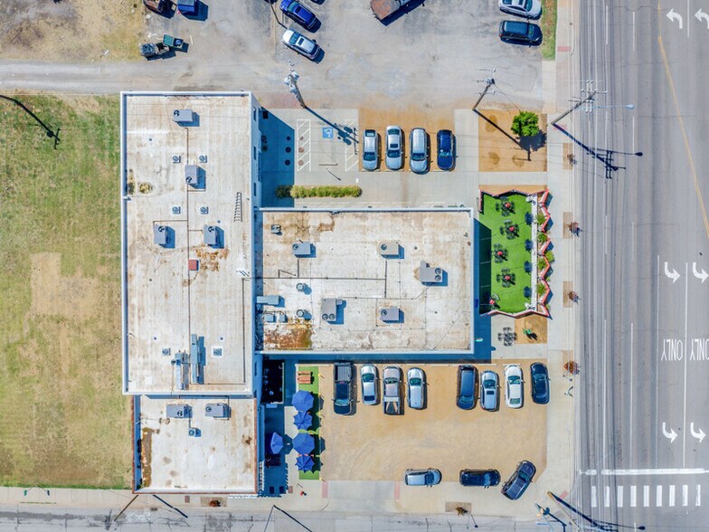 More Photos Of 916 NW 6th St, Oklahoma City Storefront Retail Office For Sale