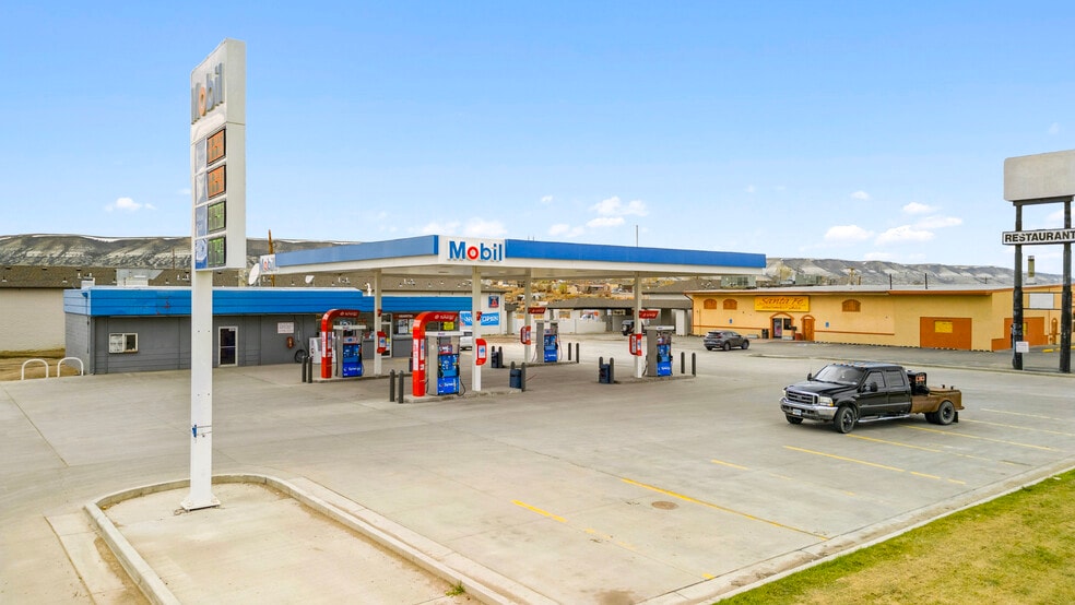 More Photos Of 1640 Elk St, Rock Springs Service Station For Sale