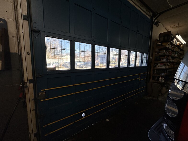 More Photos Of 105 E Hill St, Louisville Auto Repair For Sale