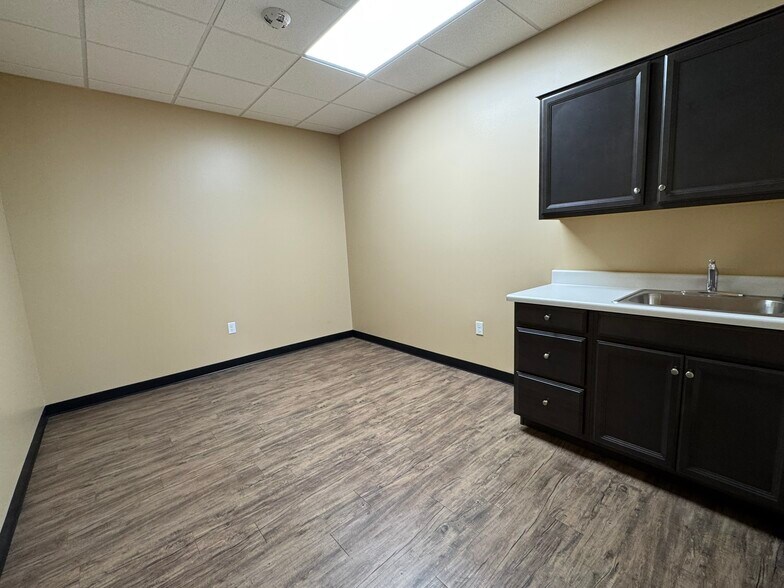 More Photos Of 1361 N Alma School Rd, Chandler Restaurant For Lease