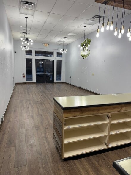 More Photos Of 150 Lovell Rd, Knoxville Storefront For Lease