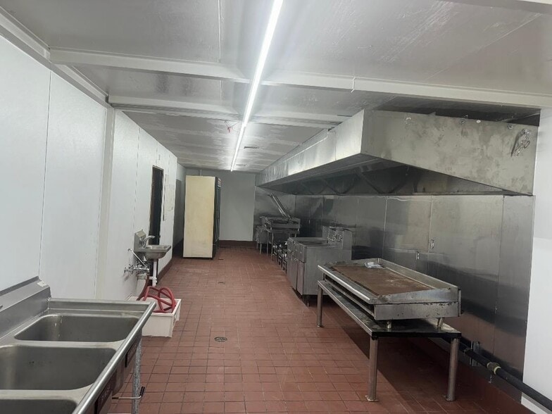 More Photos Of 711 Freeport St, Houston General Retail For Sale