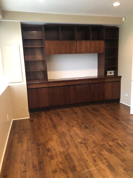 More Photos Of 8101 Monticello Ave, Skokie Flex For Lease