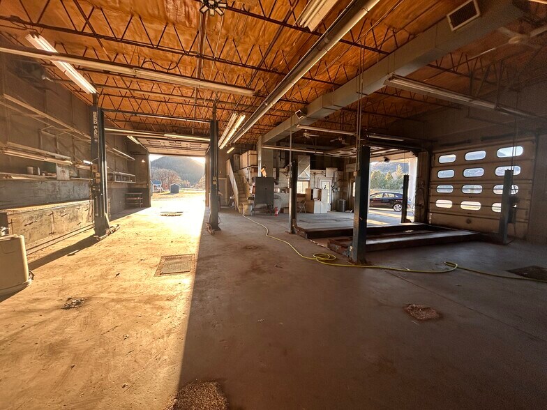 More Photos Of 900 Shields Ave, Wabasha General Retail For Sale