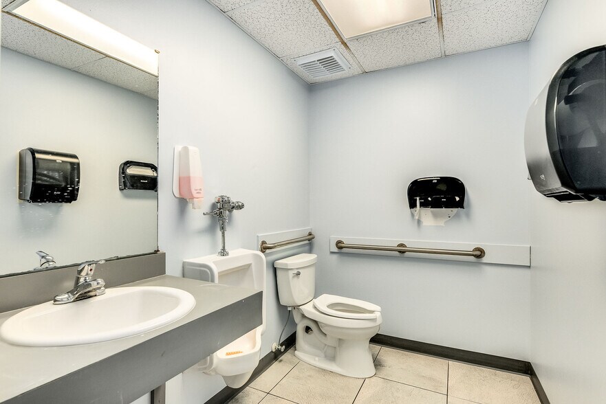More Photos Of 1500 W Eau Gallie Blvd, Melbourne Office For Lease