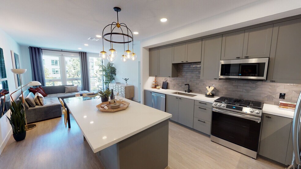 More Photos Of 585 Anton Blvd, Costa Mesa Apartments For Lease