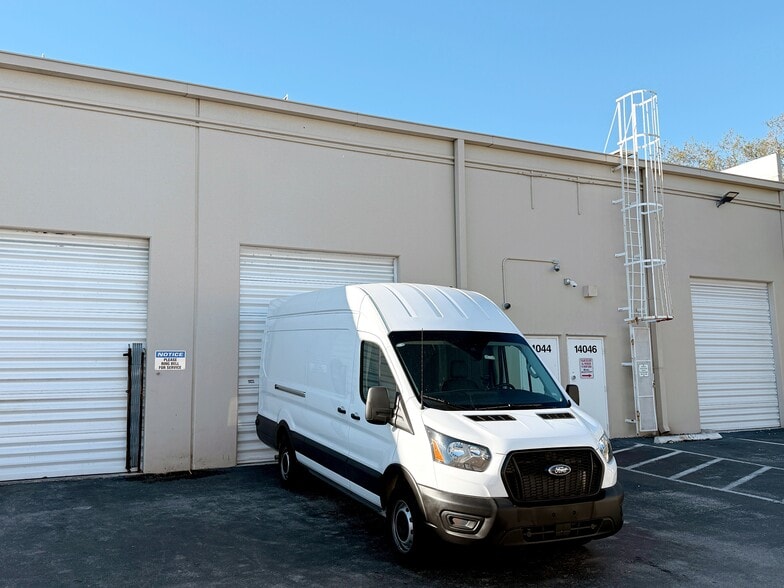 More Photos Of 14000-14046 NW 82nd Ave, Miami Lakes Light Distribution For Lease