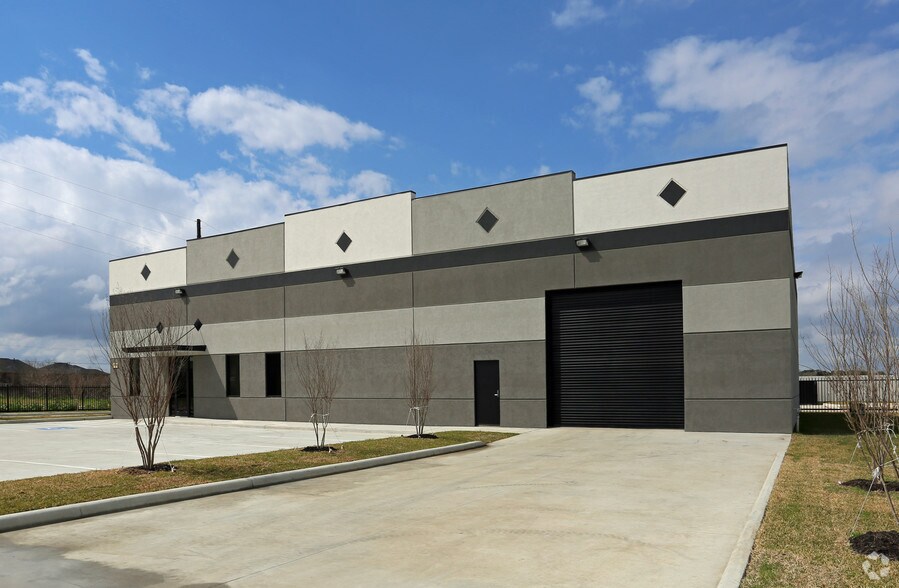 More Photos Of 8152 Spring Cypress Rd, Spring Light Distribution For Sale