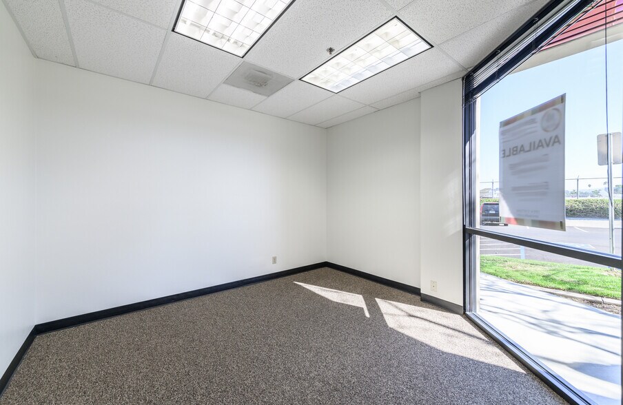 More Photos Of 380-384 Clinton St, Costa Mesa Manufacturing For Lease