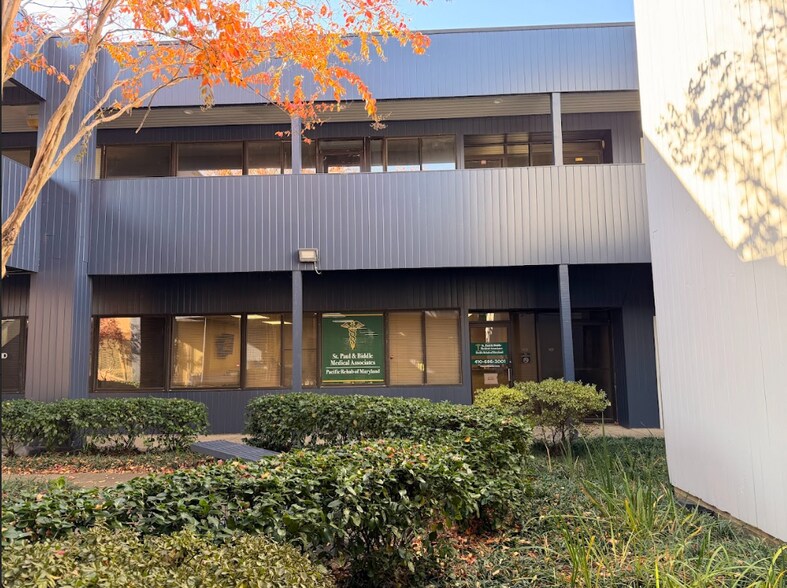 More Photos Of 17 Fontana Ln, Rosedale Office For Sale