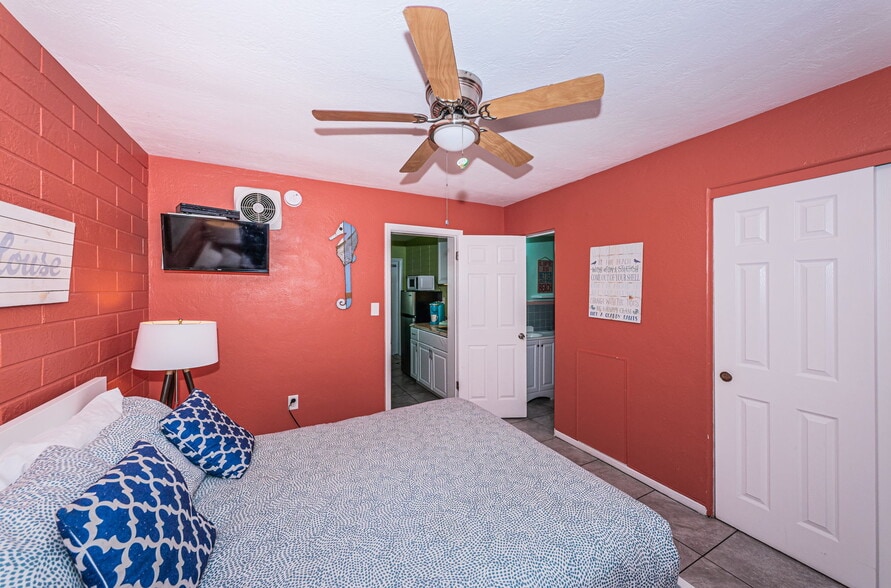 More Photos Of 12100 Gulf Blvd, Treasure Island Hotel For Sale
