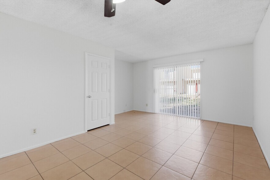 More Photos Of 2828 E Tierra Buena Ln, Phoenix Multifamily For Sale