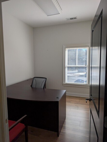 More Photos Of 5400 Laurel Springs Pky, Suwanee Coworking Space