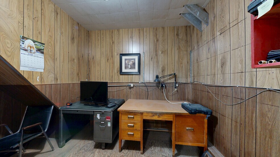 More Photos Of 4707 50 st, Stettler Service For Sale