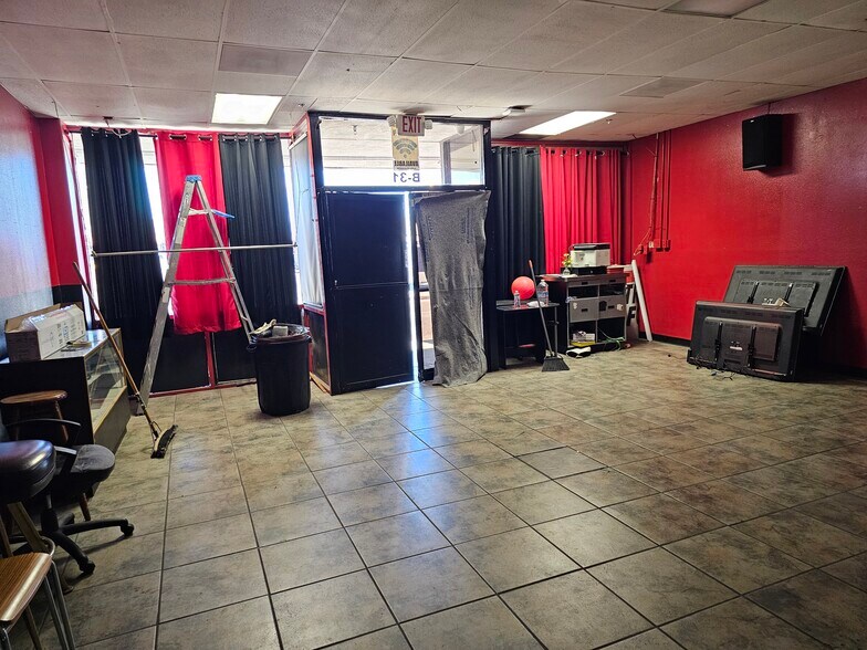 More Photos Of 953 E Sahara Ave, Las Vegas Storefront For Sale