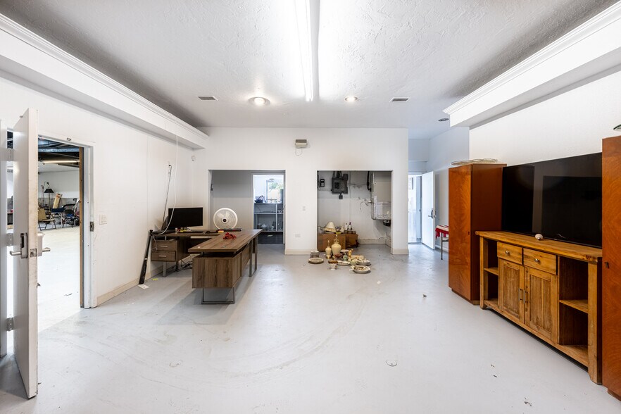 More Photos Of 1860 N Washington Blvd, Sarasota Auto Dealership For Sale