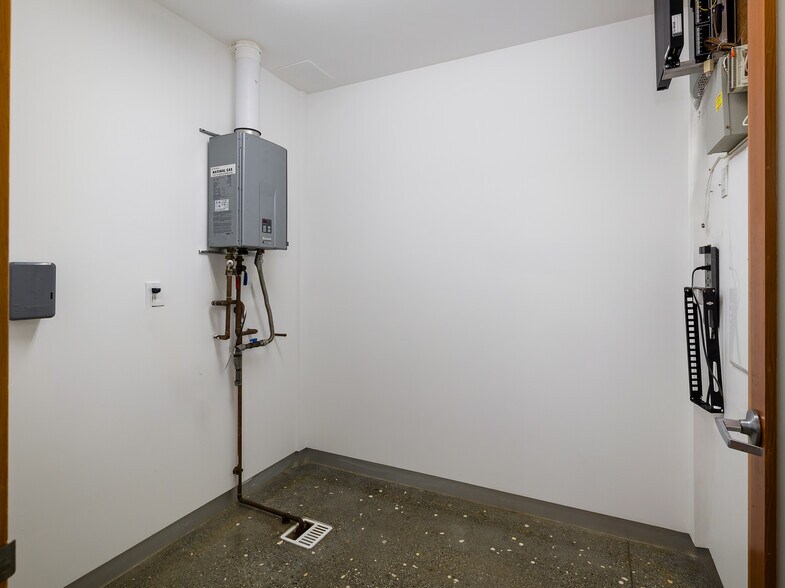 More Photos Of 227 California St, El Segundo Loft Creative Space For Lease