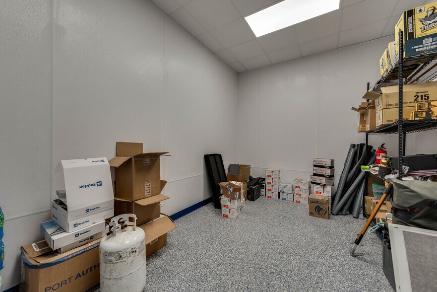 More Photos Of 2400 Steven Rd, Odessa Warehouse For Sale