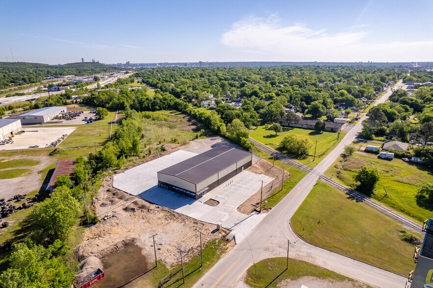 More Photos Of 3801 W 51st St, Tulsa Warehouse For Lease