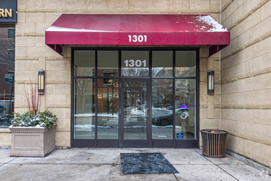 More Photos Of 1301 W Madison St, Chicago Apartments For Lease