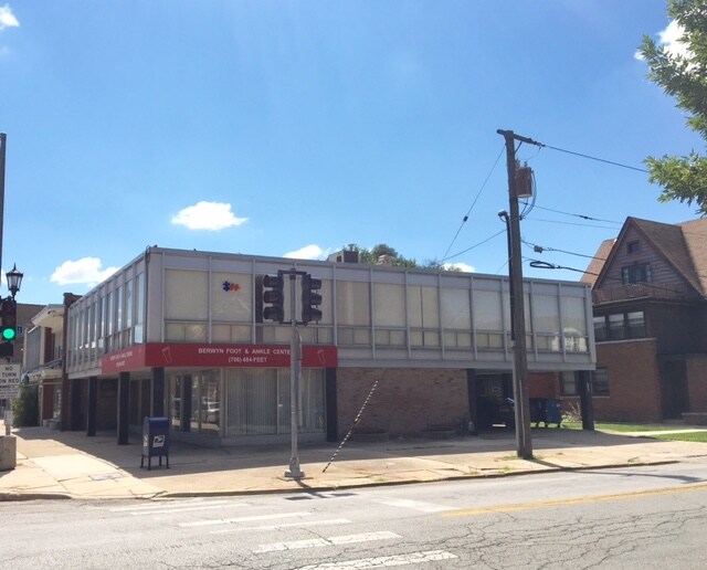 More Photos Of 3100 S Oak Park Ave, Berwyn Office For Sale